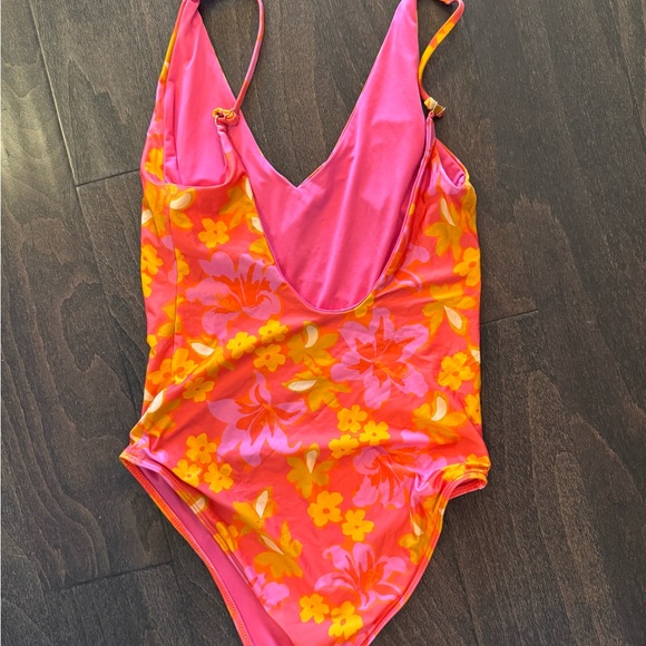 Beach Riot Hula Hibiscus Swimsuit - Picture 2 of 3